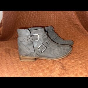 Women’s gray booties with straps 8.5